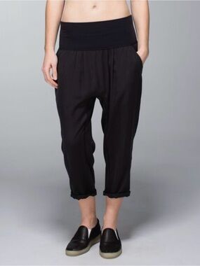 Lululemon Post Power Crop Black Pants Drop Crotch Joggers Trousers Sz 8
